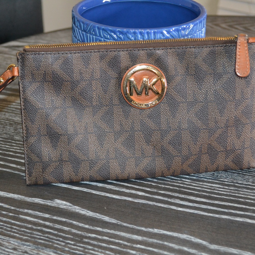 Michael Kors | Medium Wristlet
